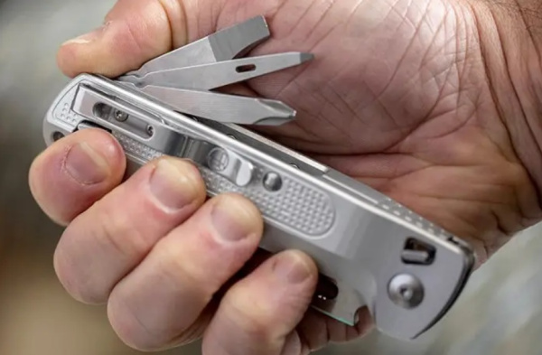 Ніж-мультитул Leatherman Free K2x Silver (832654)